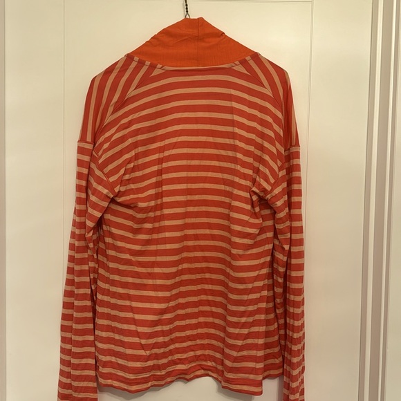 Icebreaker merino wool shawl sweater. Size large - Picture 3 of 4